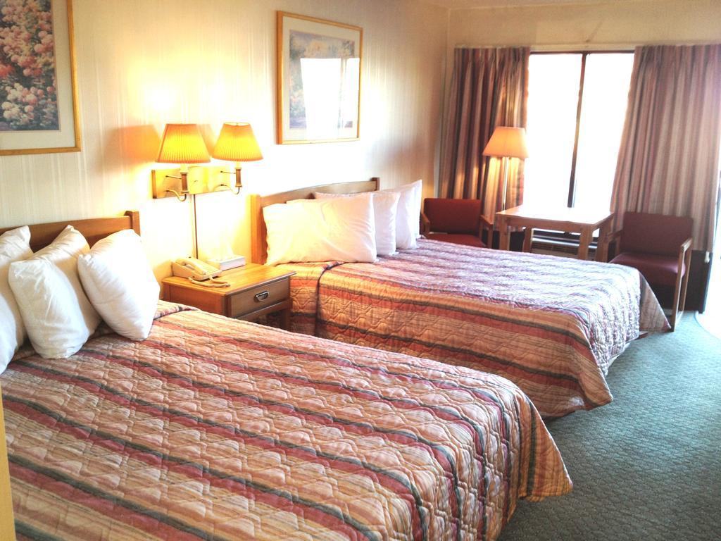 Almost Home Lodge Branson Room photo